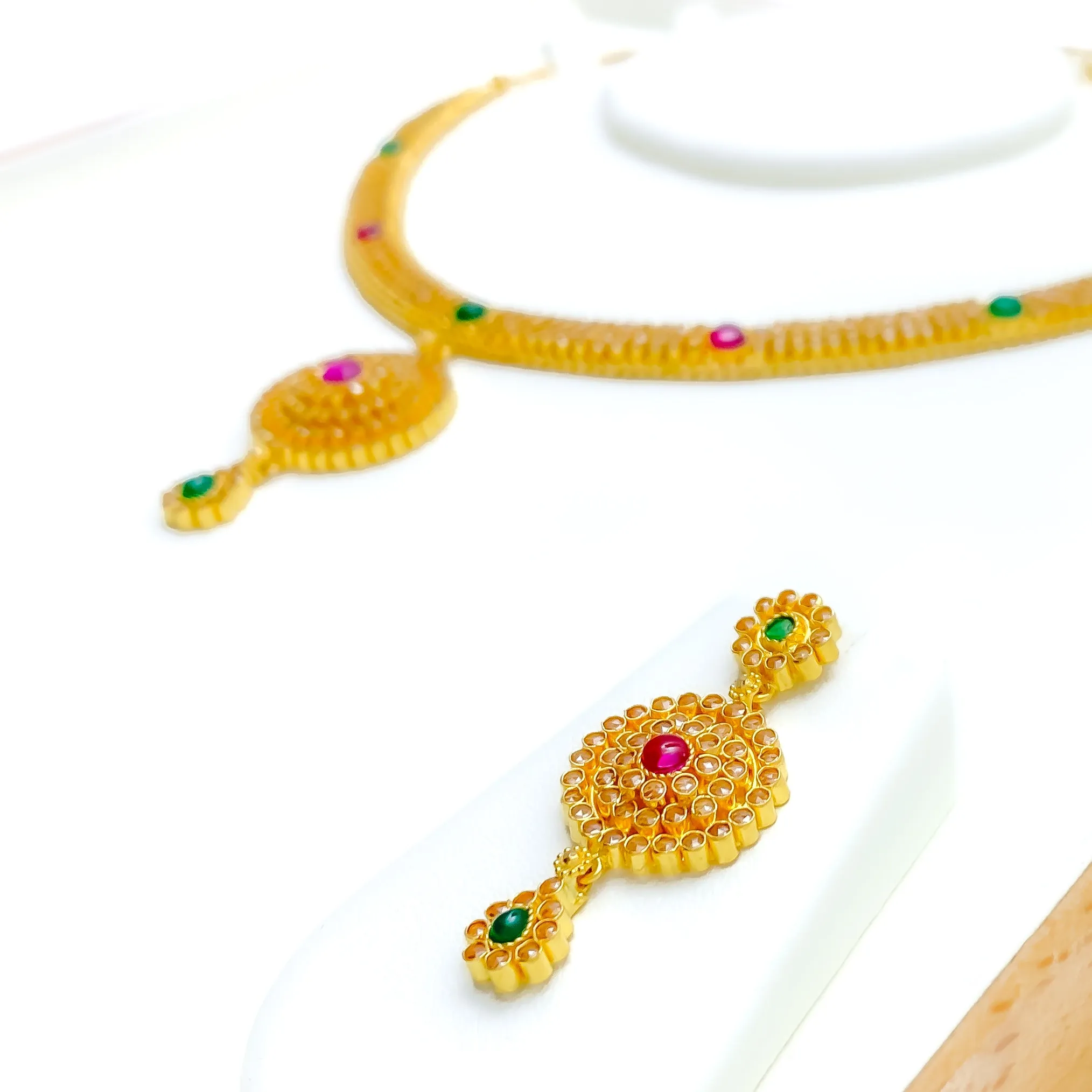 Artistic Heirloom 22k Gold Kundan Necklace Set