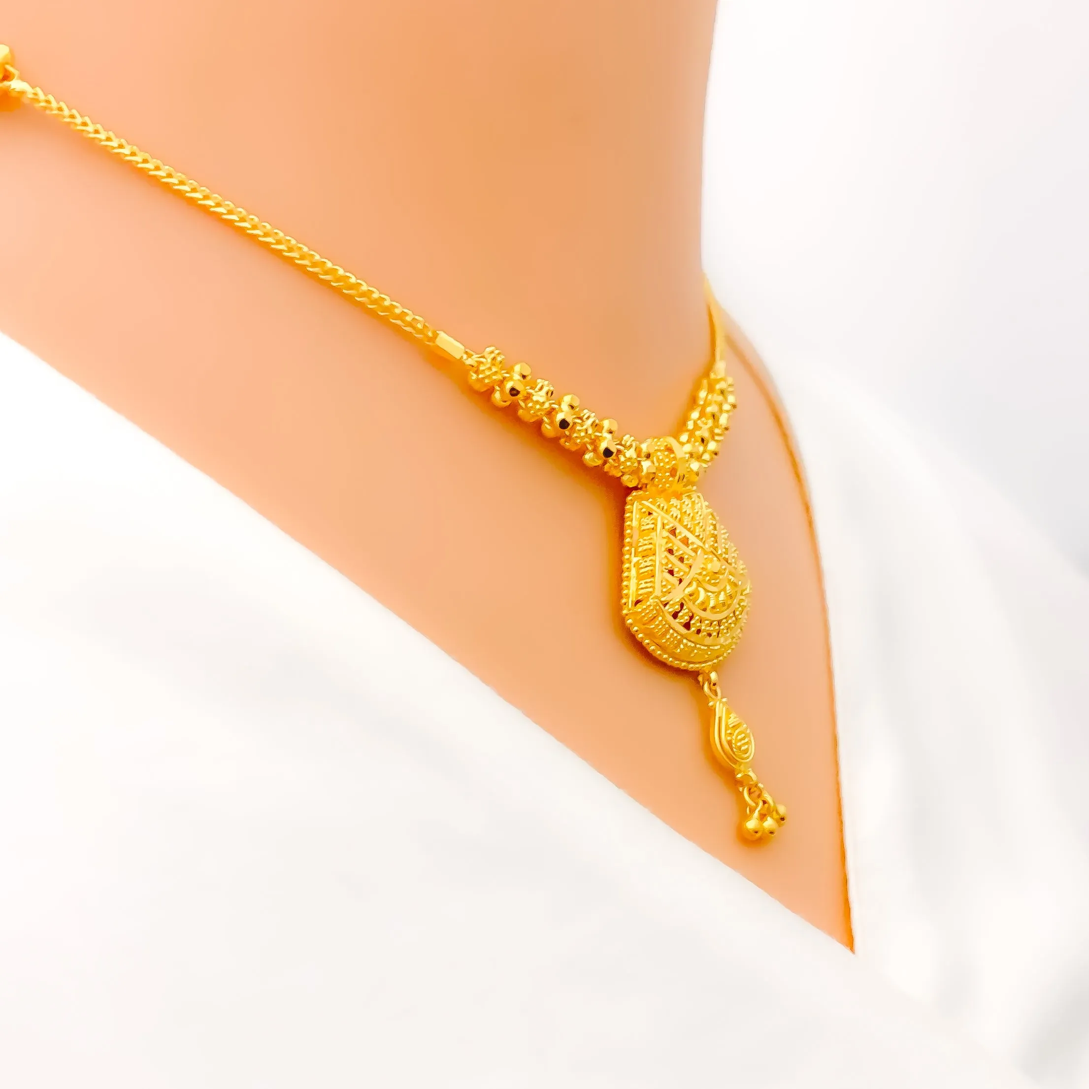 Attractive Dangling Gold Necklace Set