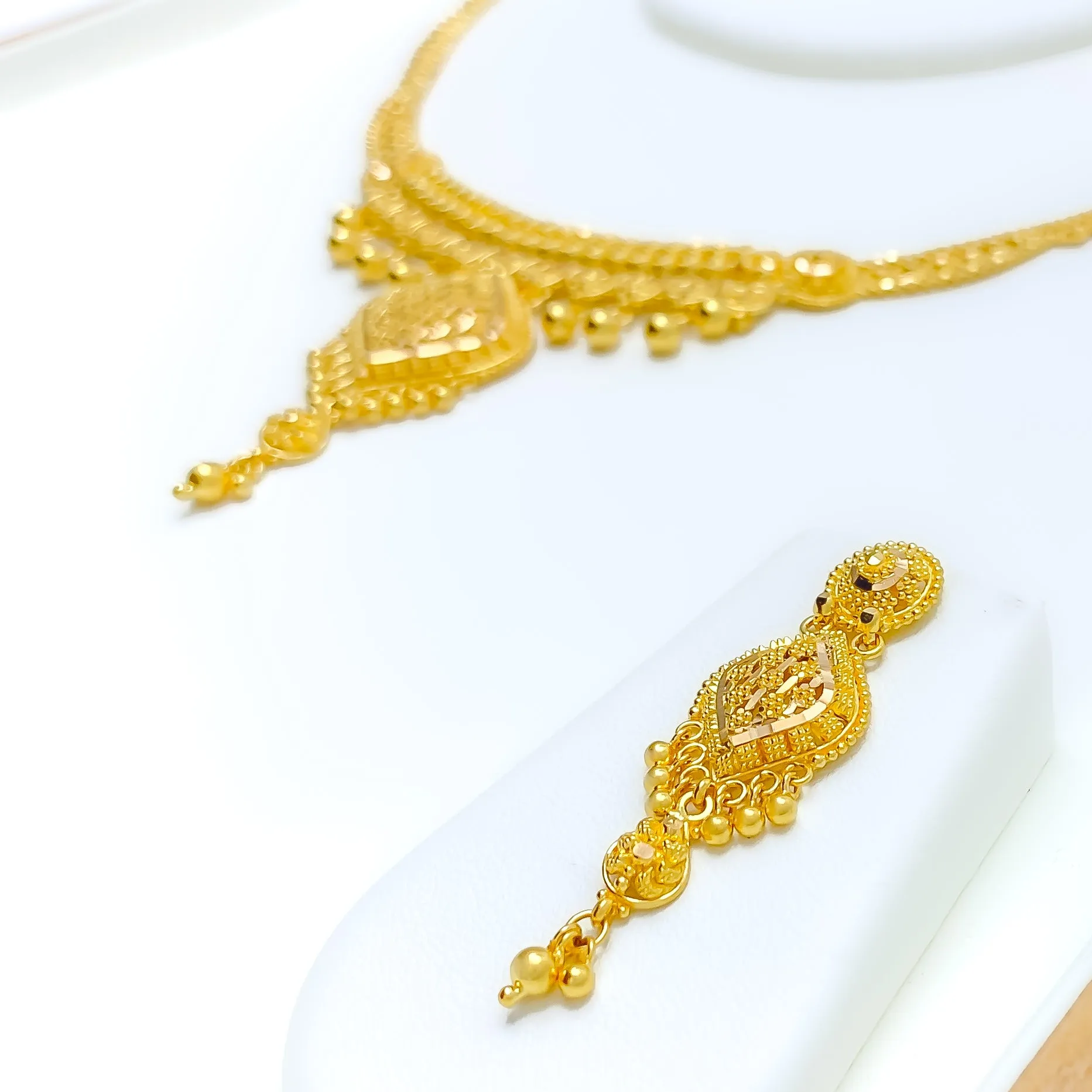 Attractive Dangling Tassel 22k Gold Necklace Set