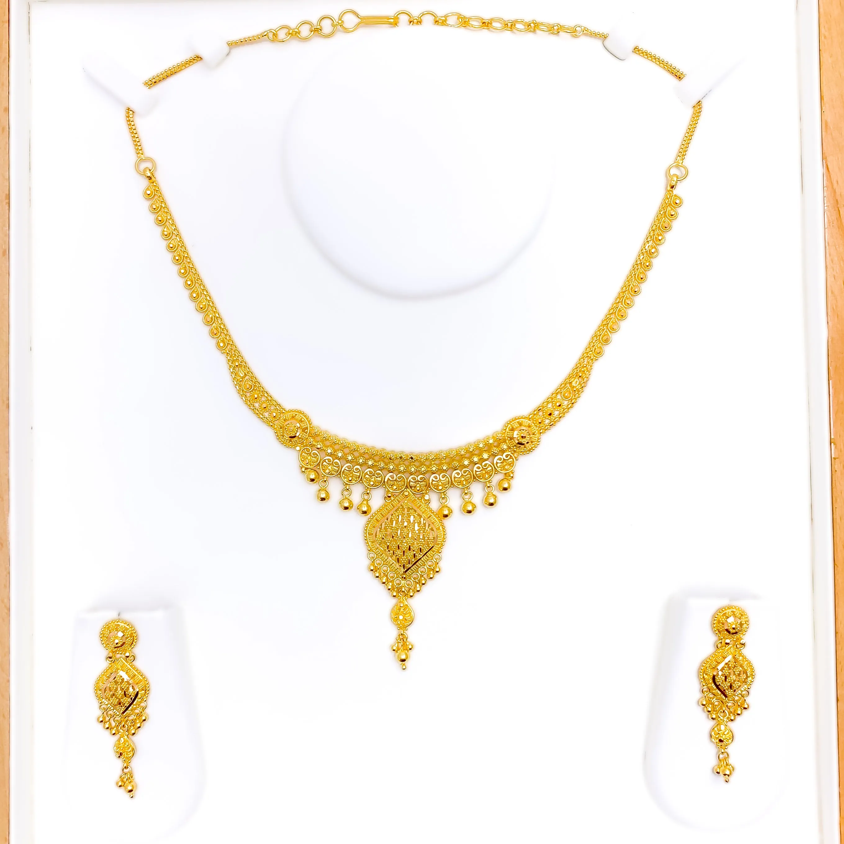 Attractive Dangling Tassel 22k Gold Necklace Set