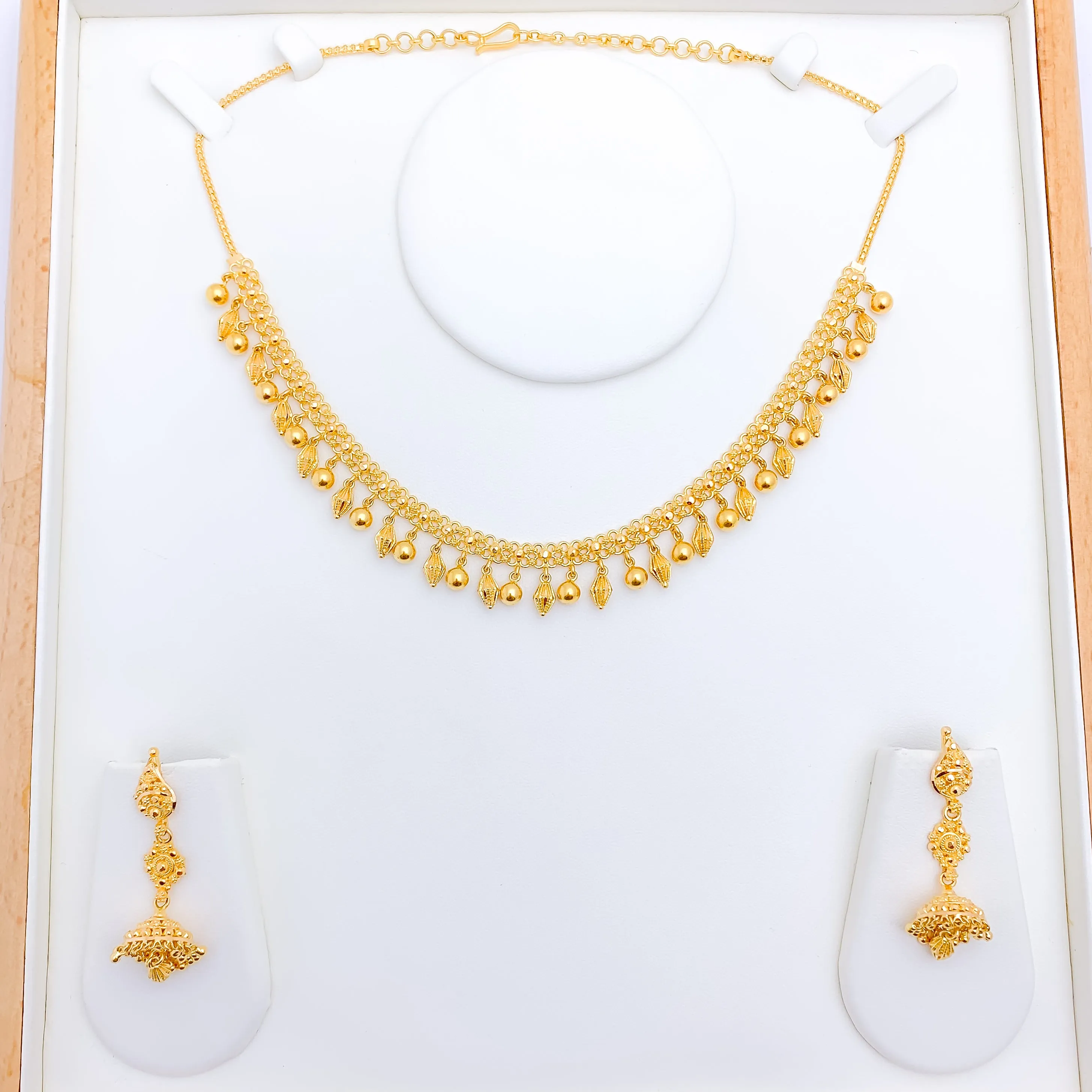 Beautiful Garland Necklace Set