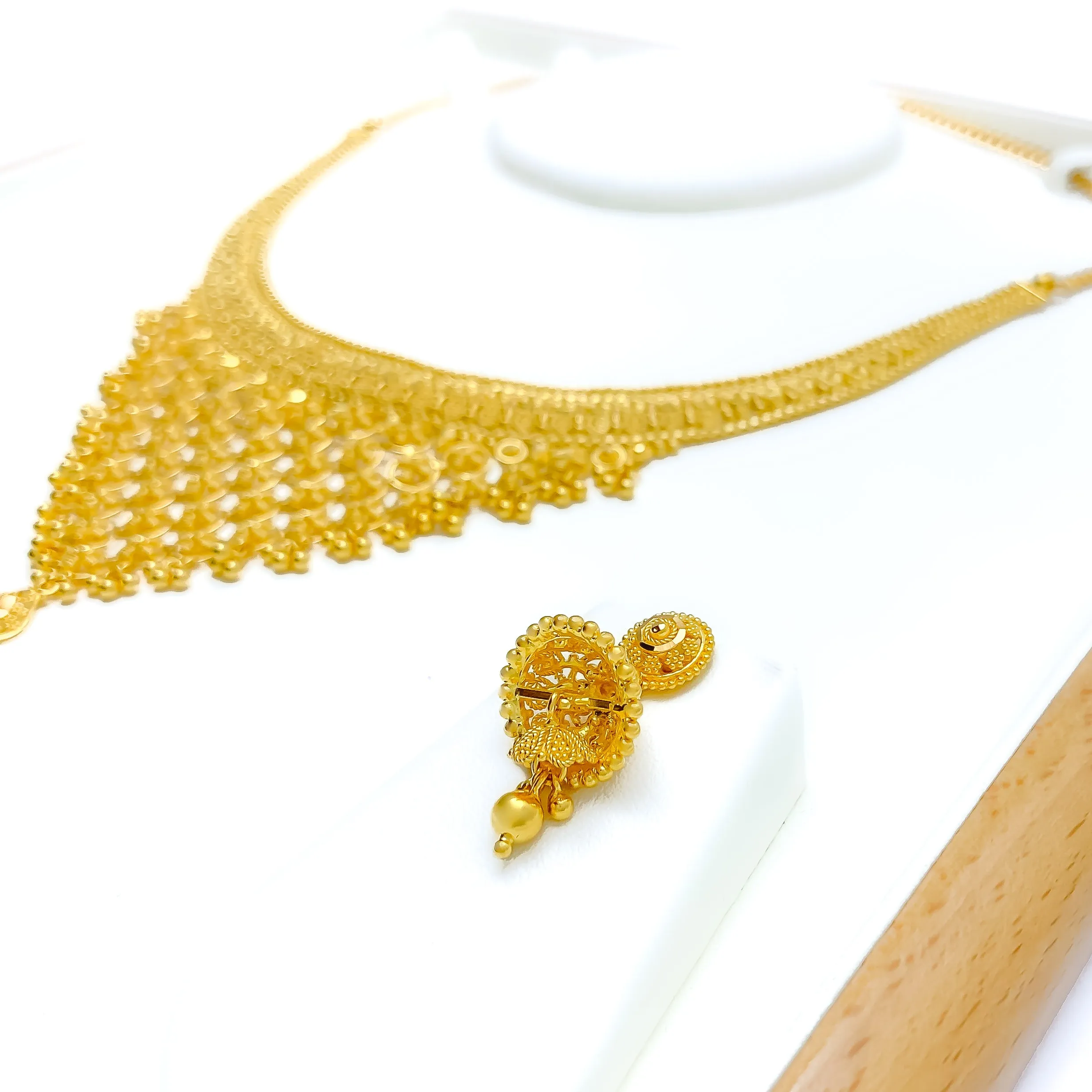 Blooming Netted Floral 22k Gold Necklace Set