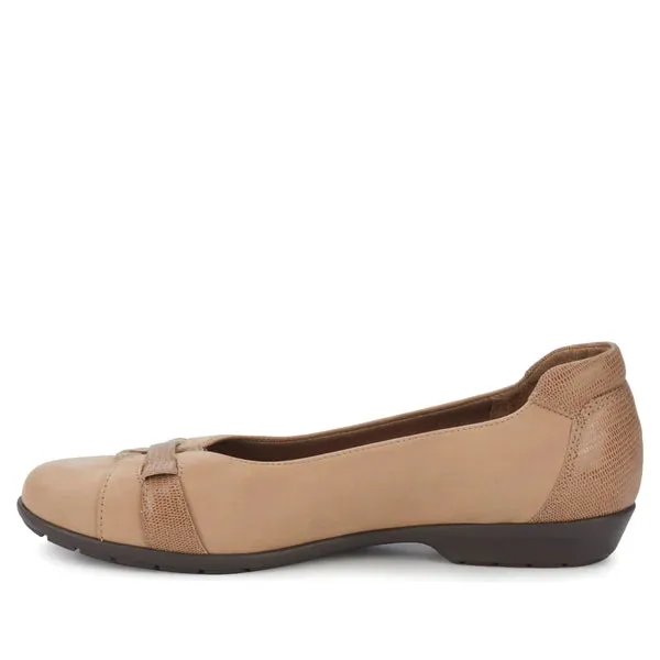 Freya Casual Flat: Light Taupe Nubuck/Light Taupe Patent Lizard Print I Walking Cradle