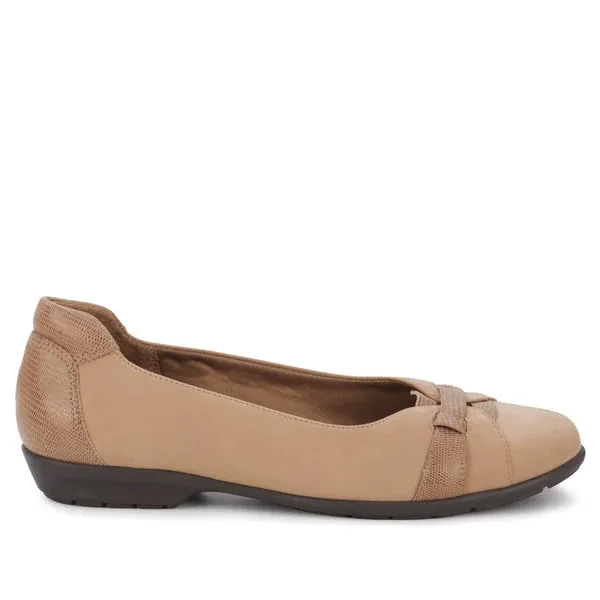 Freya Casual Flat: Light Taupe Nubuck/Light Taupe Patent Lizard Print I Walking Cradle