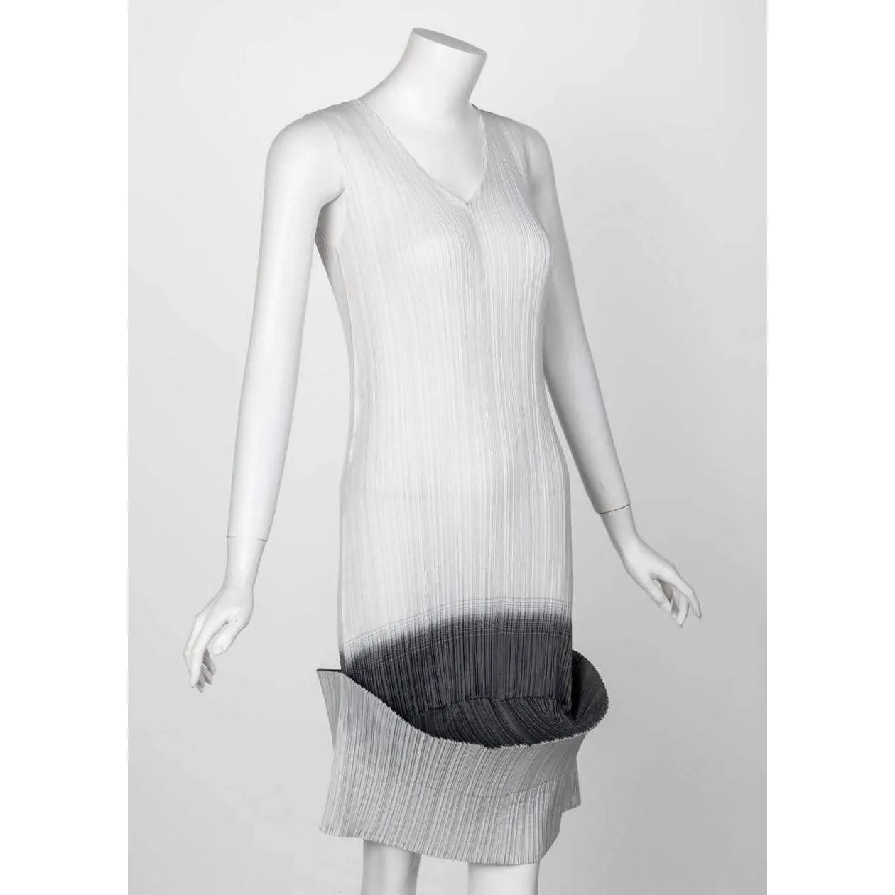 ISSEY MIYAKE Two-Way White Grey Sleeveless Sculptural Dress | Size S