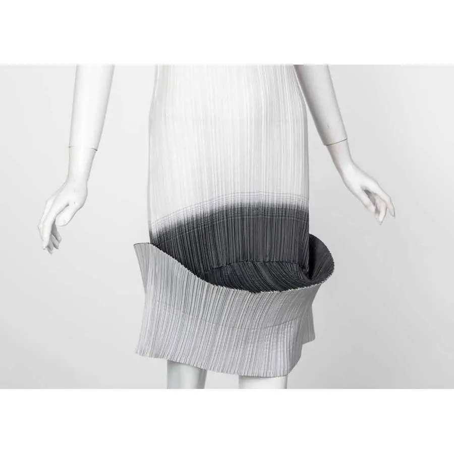 ISSEY MIYAKE Two-Way White Grey Sleeveless Sculptural Dress | Size S