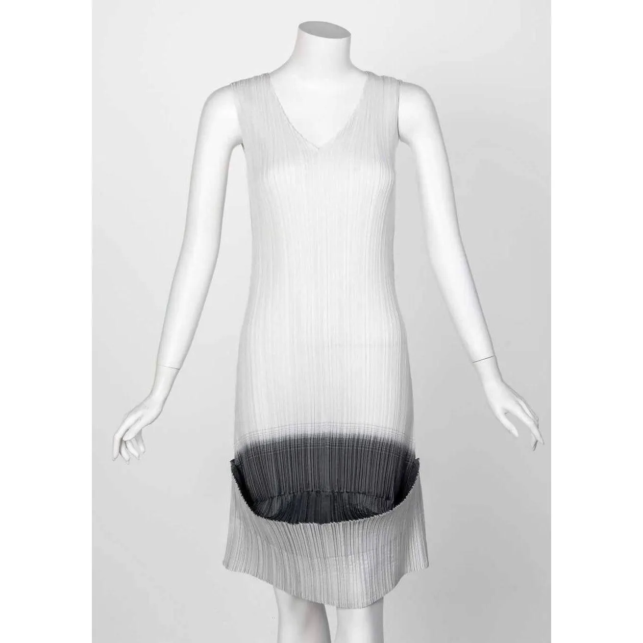 ISSEY MIYAKE Two-Way White Grey Sleeveless Sculptural Dress | Size S