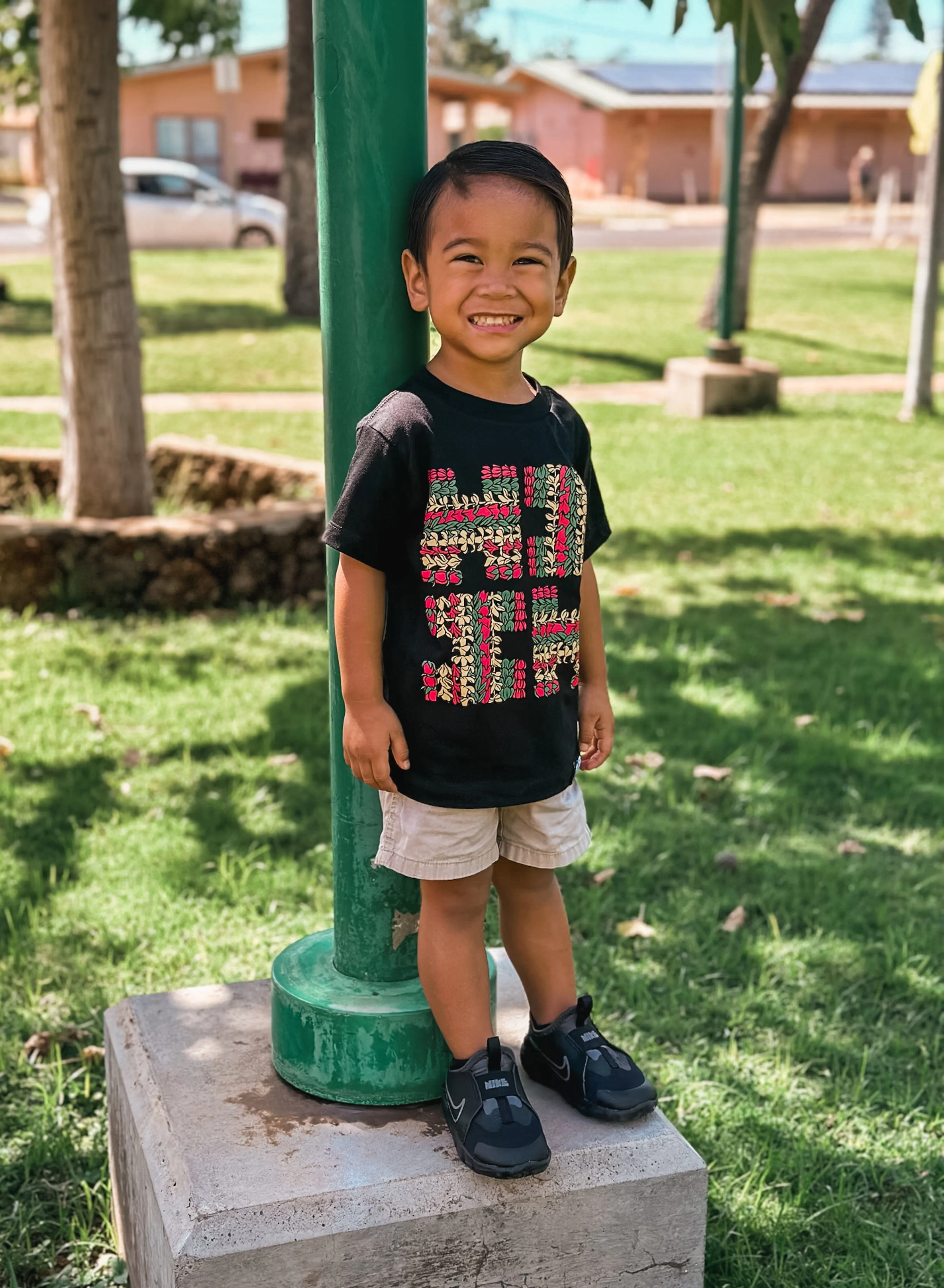 KEIKI LEI LOGO RASTA T-SHIRT