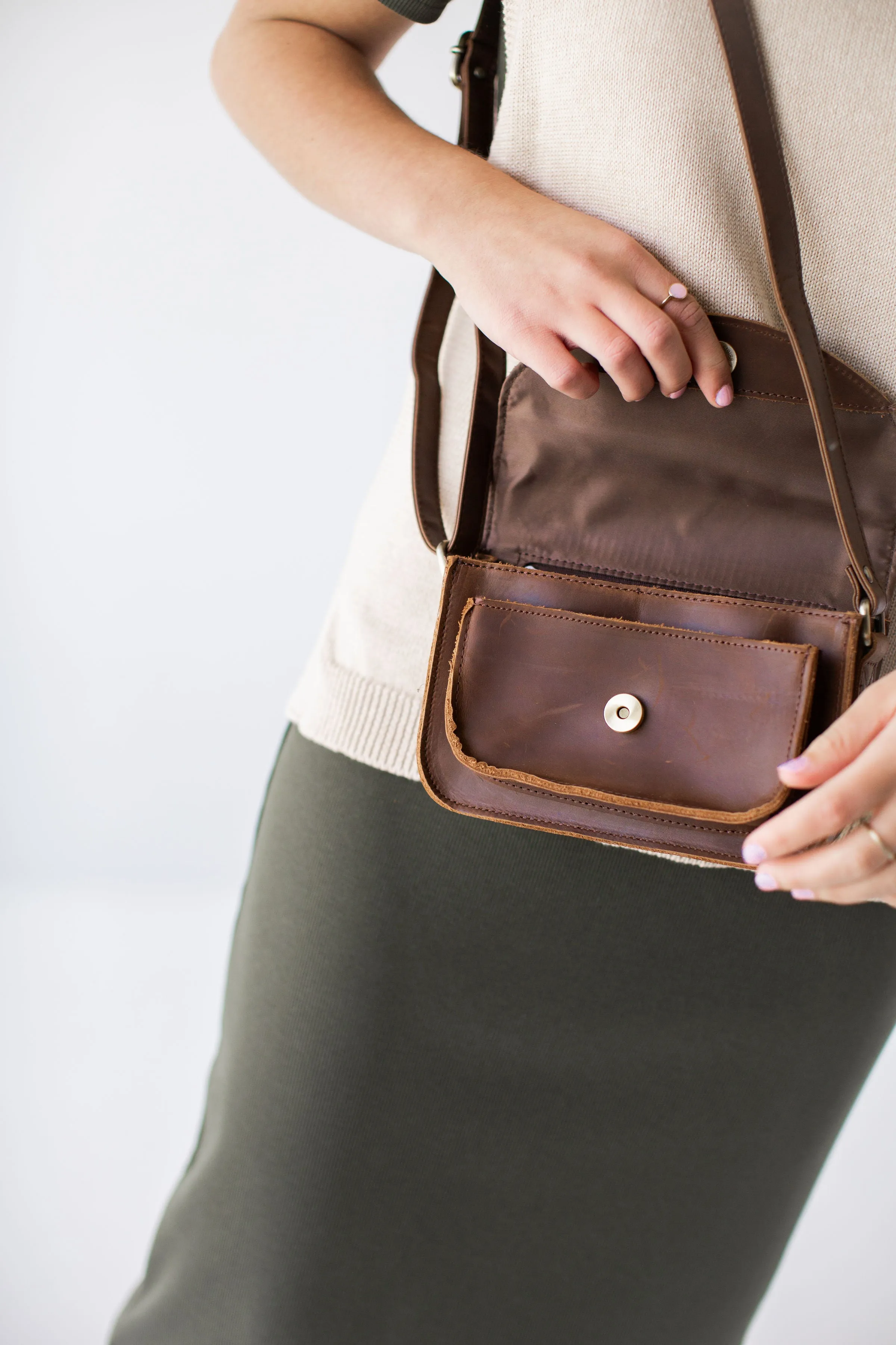 Leather Crossbody Purse in Deep Brown